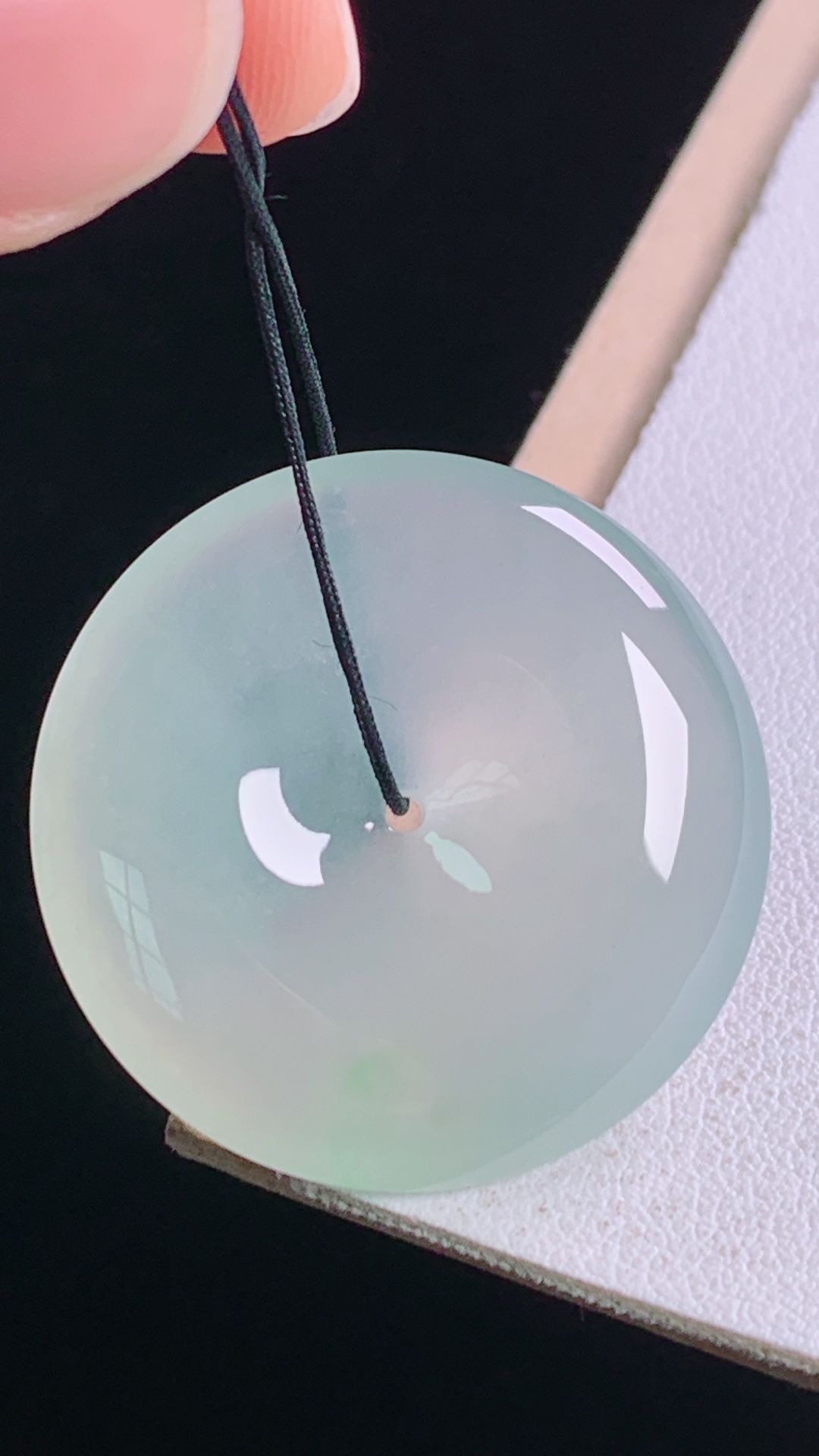 ️平安扣 种水，冰润荧光，无裂 尺寸:29.6-6.2mm 11