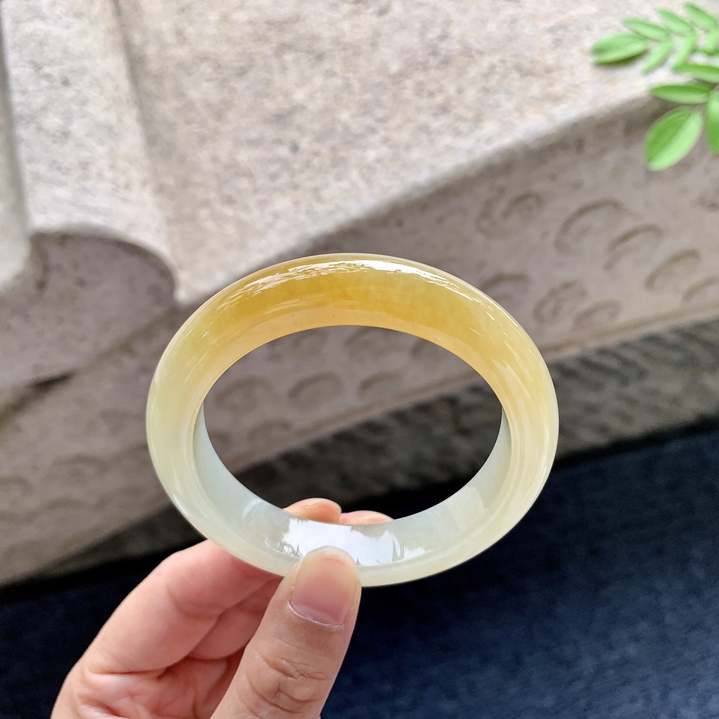 正圈53 54 圈口54/12.3/8.8 编码J7091601 冰糯黄翡，水润，种老，细腻，有棉线