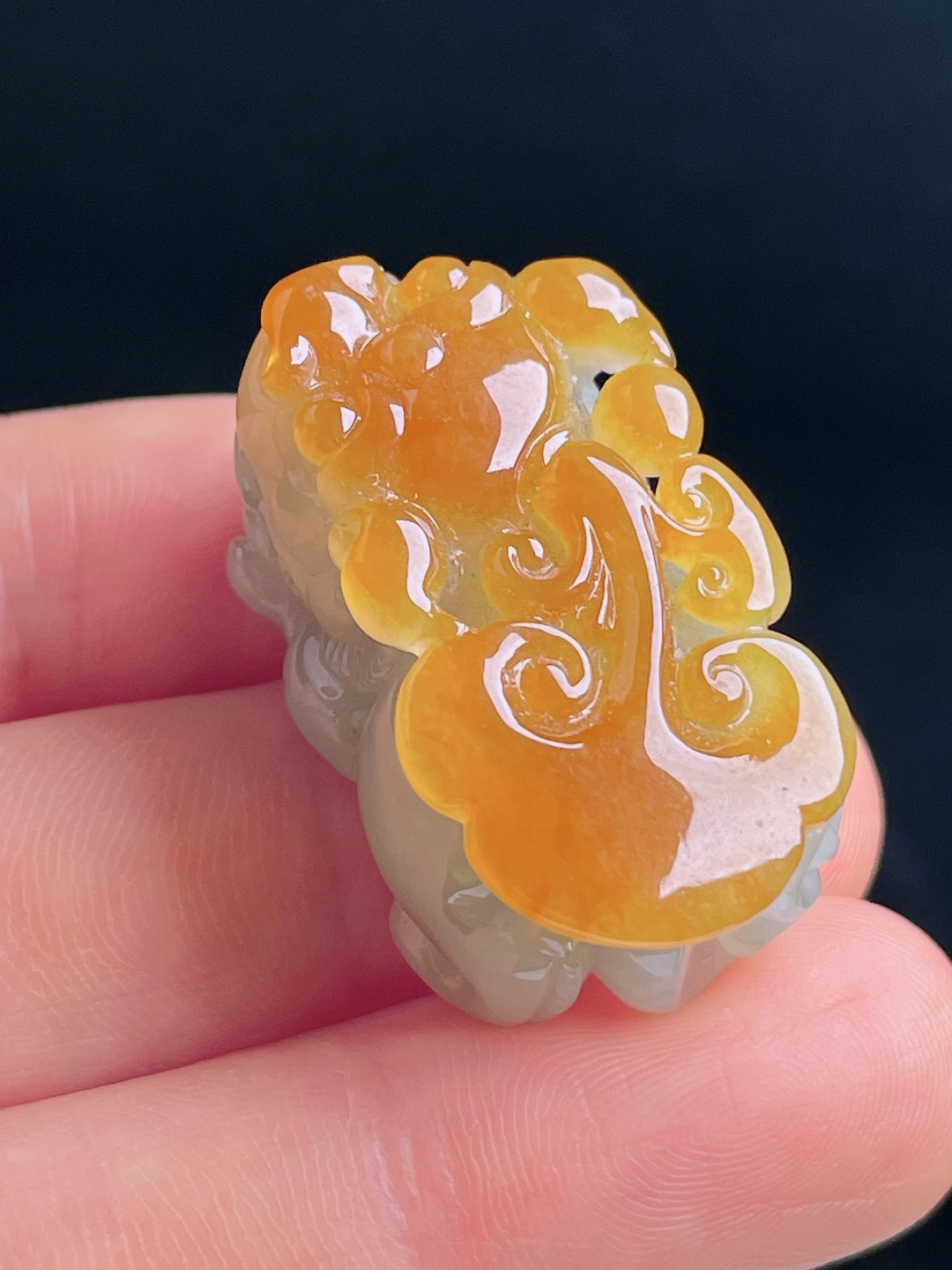 冰黄貔貅，老种起光，细底通透，尺寸：32/18.5/15mm0915