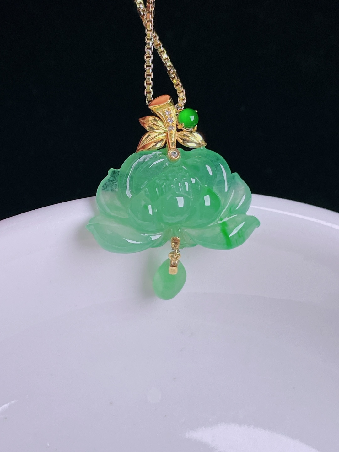 冰绿花开富贵，18k镶嵌，老种起光，细底通透，尺寸：24.4裸石12.4/19.4/6mm0915
