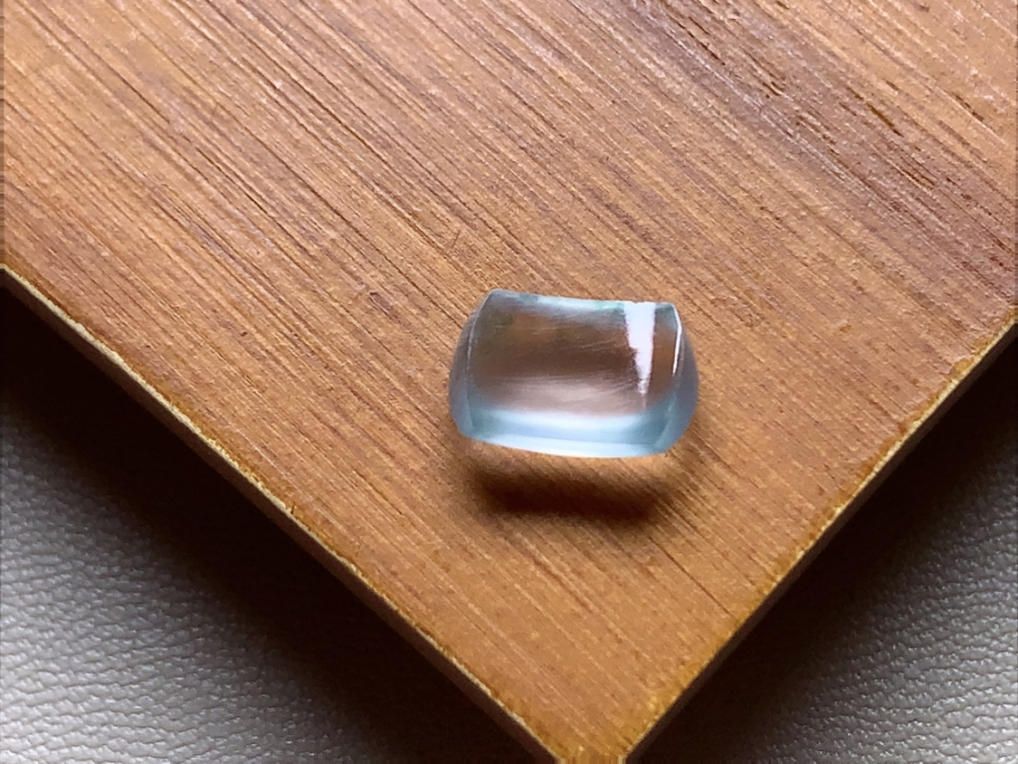 ️ 玻璃种飘花马鞍 冰透感十足，飘花色泽漂亮，无裂尺寸10.3*6.3*3.6