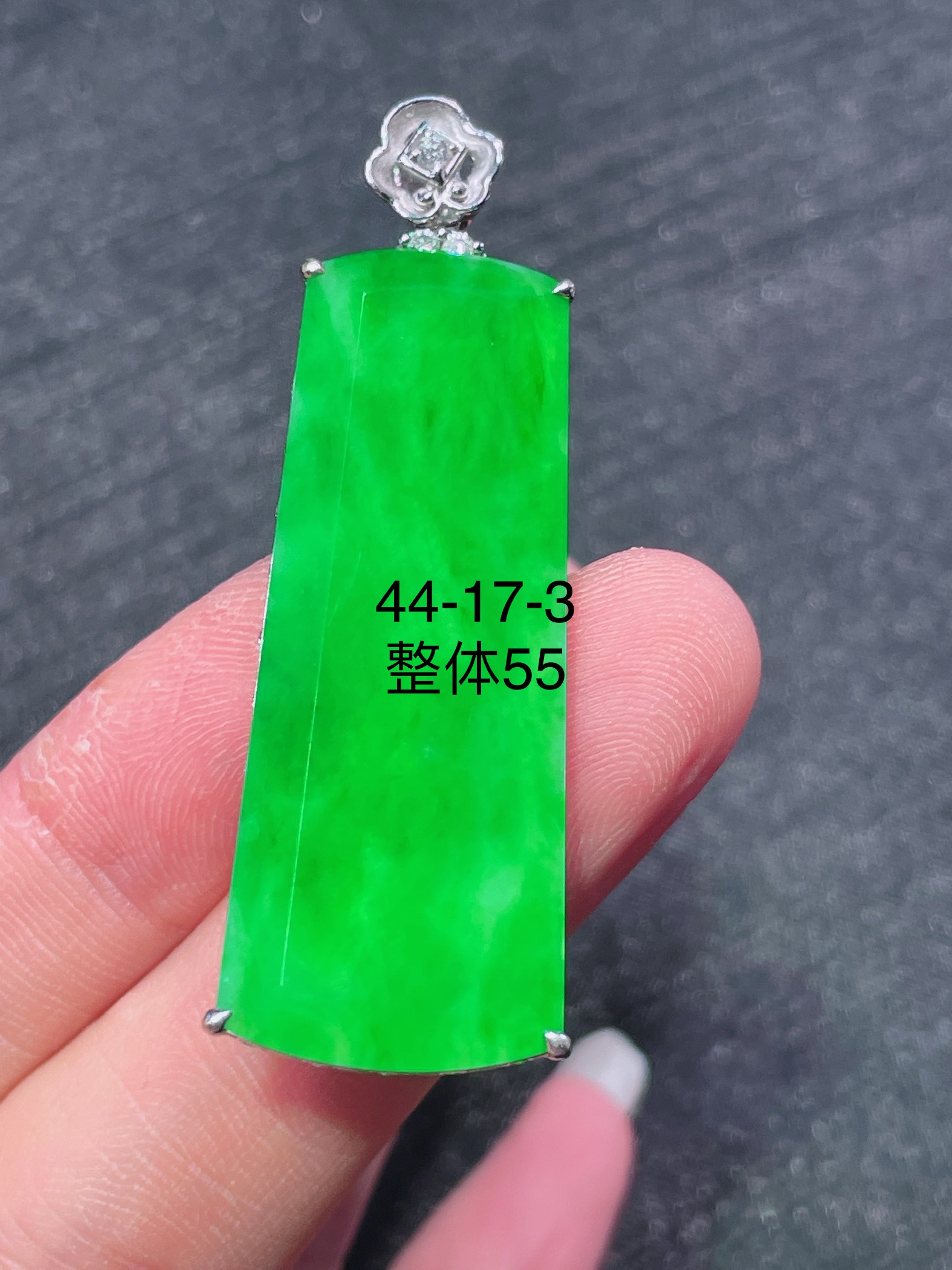 ️高冰绿无事牌吊坠，晶莹剔透，新颖时尚，无裂，44-17-3