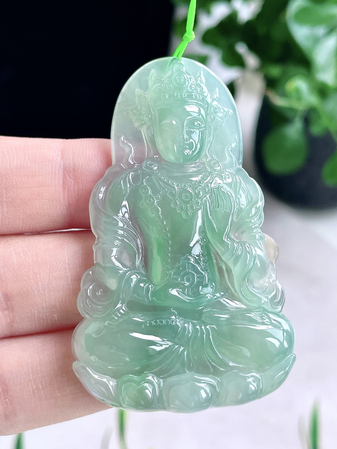 【裸石】冰晴绿观音度母观音牌吊坠 【说明】缅甸 无裂 性比高 厚装 【尺寸】62.3-38.4-6 【重量】24.3克