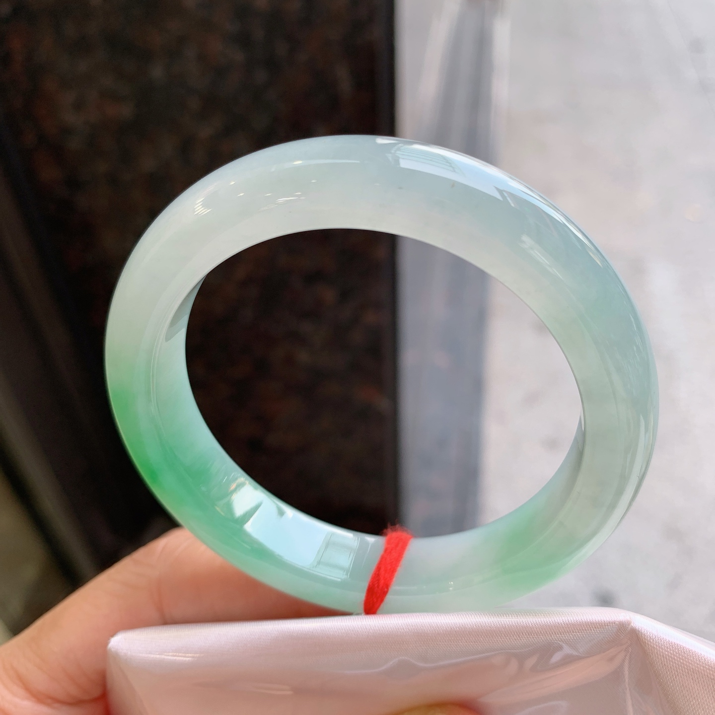 正圈飘绿 微细纹 尺寸：55.2/12/9 细腻