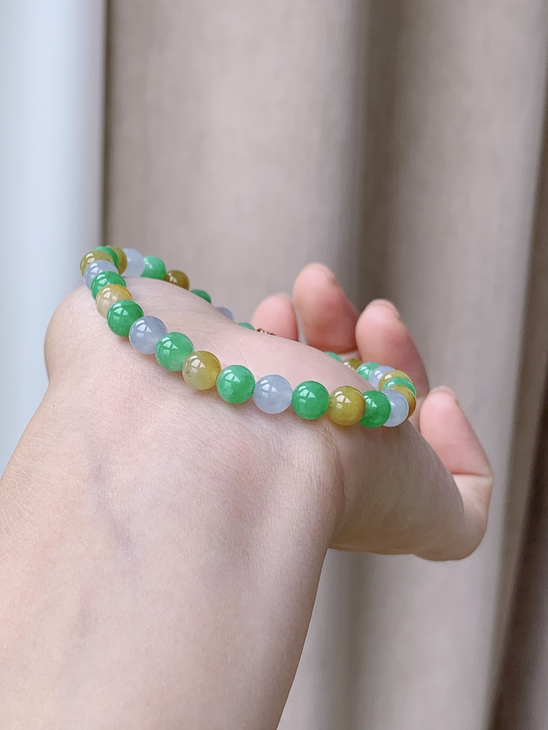 【珠子】冰多宝手串圆珠珠子手串 【说明】缅甸 性比高 糖果色 【尺寸】5.8mm 【重量】11.2克