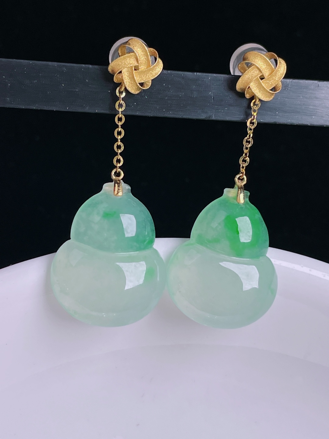 ️飘绿葫芦耳坠，18k镶嵌，老种起光，细底通透，尺寸：31.5裸石16.5/13/3.8mm0915