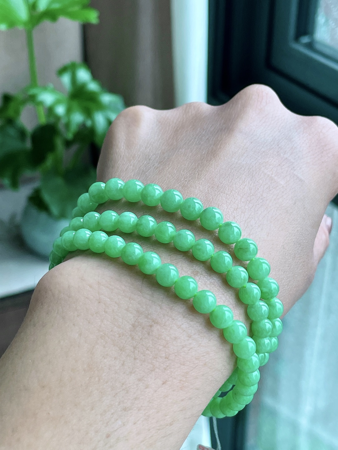 【珠子】阳绿项链圆珠珠子项链 【说明】缅甸 性比高 【尺寸】6.2-5.4mm，30cm 【重量】34.8克