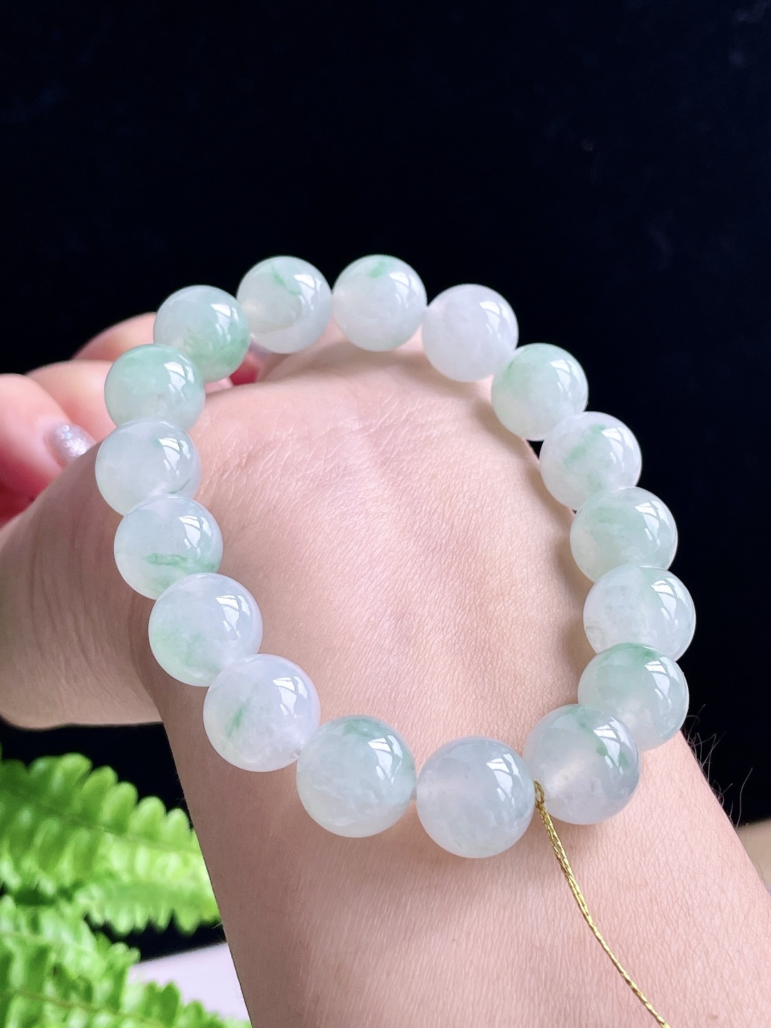 【珠子】糯冰飘花手链圆珠珠子手链 【说明】缅甸 性比高 【尺寸】12mm 【重量】51.6克