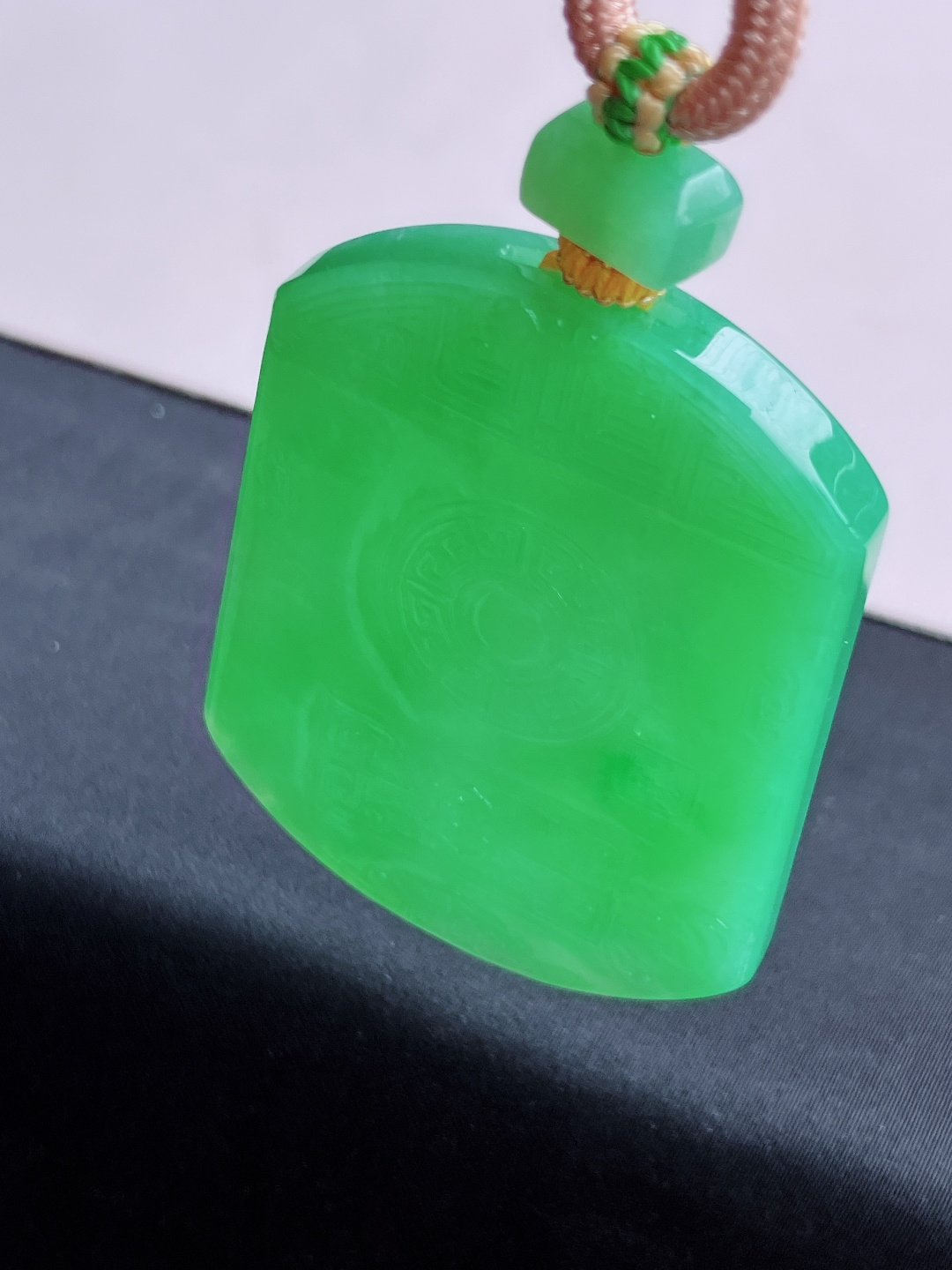 ️，翠绿平安牌，简约时尚，尺寸51/39.6/5.8/自然光实拍
