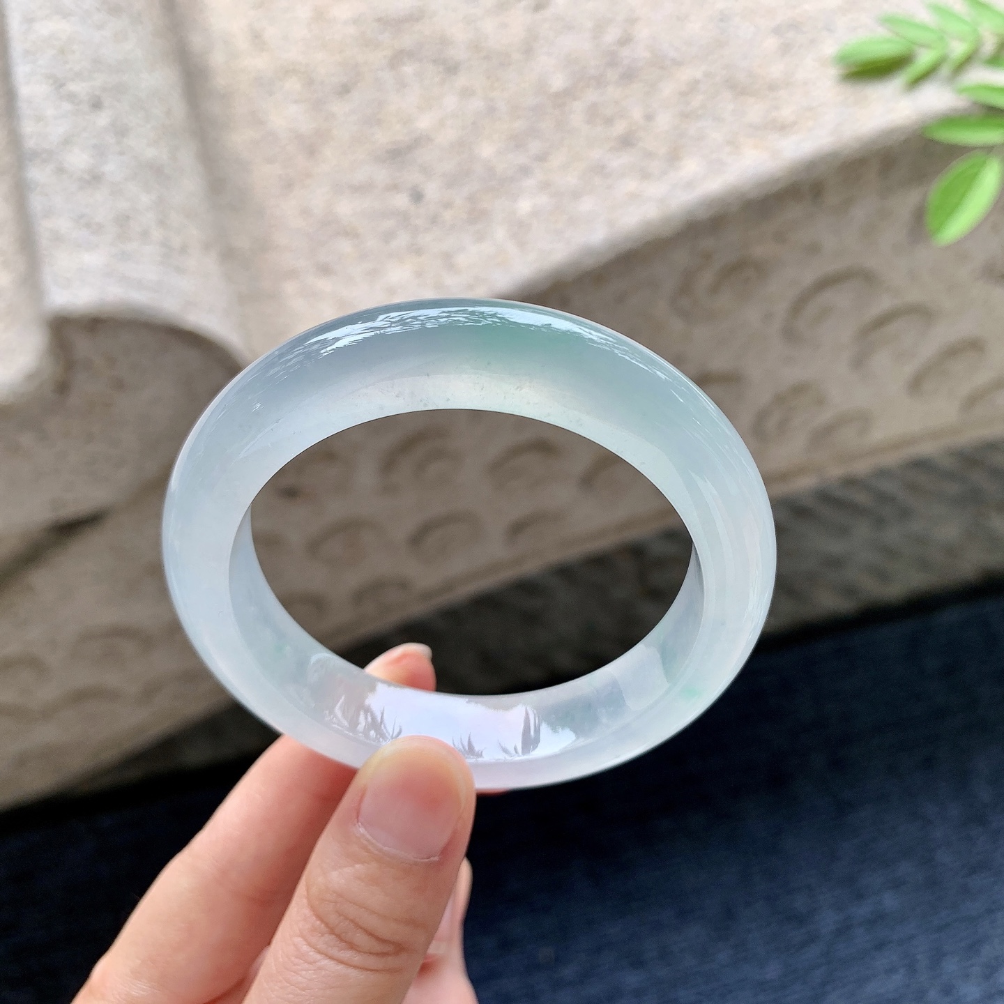 正圈54 55 圈口55/12.3/9 编码G7091631 冰飘绿，水润，种老，细腻，无裂