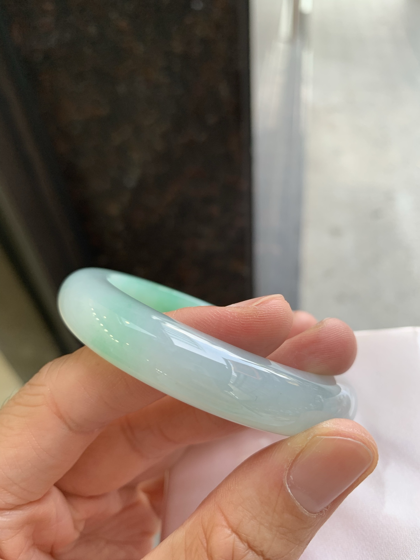 正圈飘绿 微细纹 尺寸：55.2/12/9 细腻