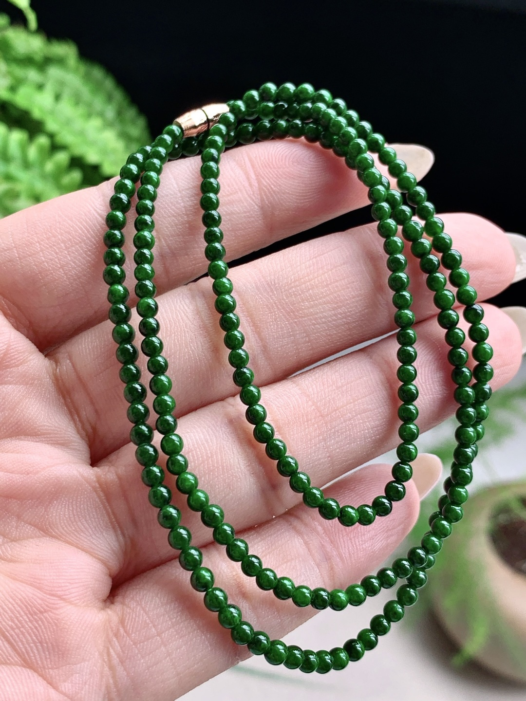 【珠子】️糯冰辣绿珠链圆珠子珠链 【说明】缅甸 性比高 【尺寸】3mm，28cm 【重量】8克