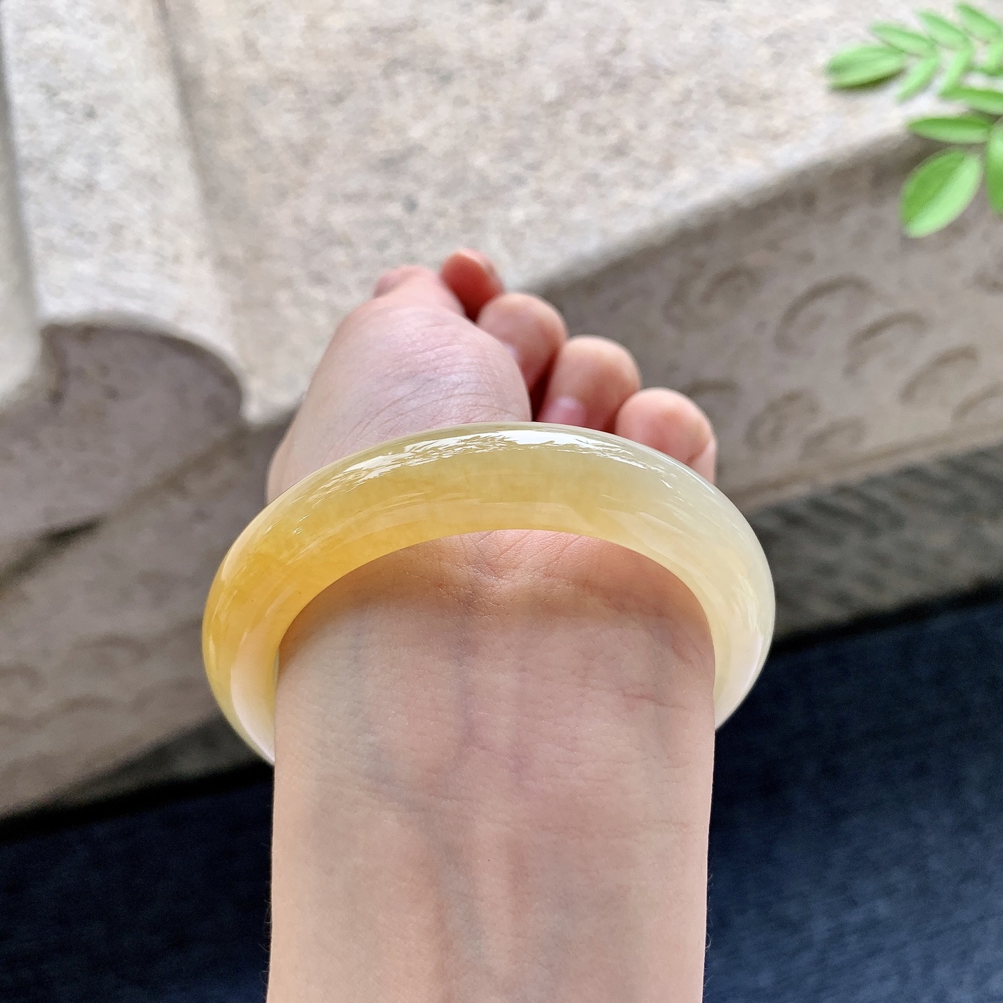 正圈53 54 圈口54/12.3/8.8 编码J7091601 冰糯黄翡，水润，种老，细腻，有棉线