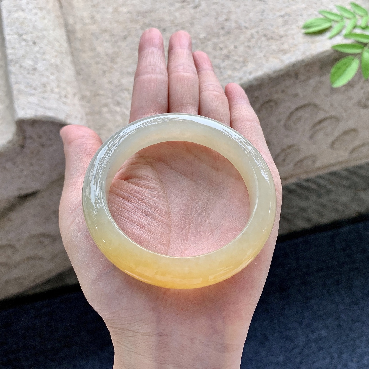 正圈53 54 圈口54/12.3/8.8 编码J7091601 冰糯黄翡，水润，种老，细腻，有棉线