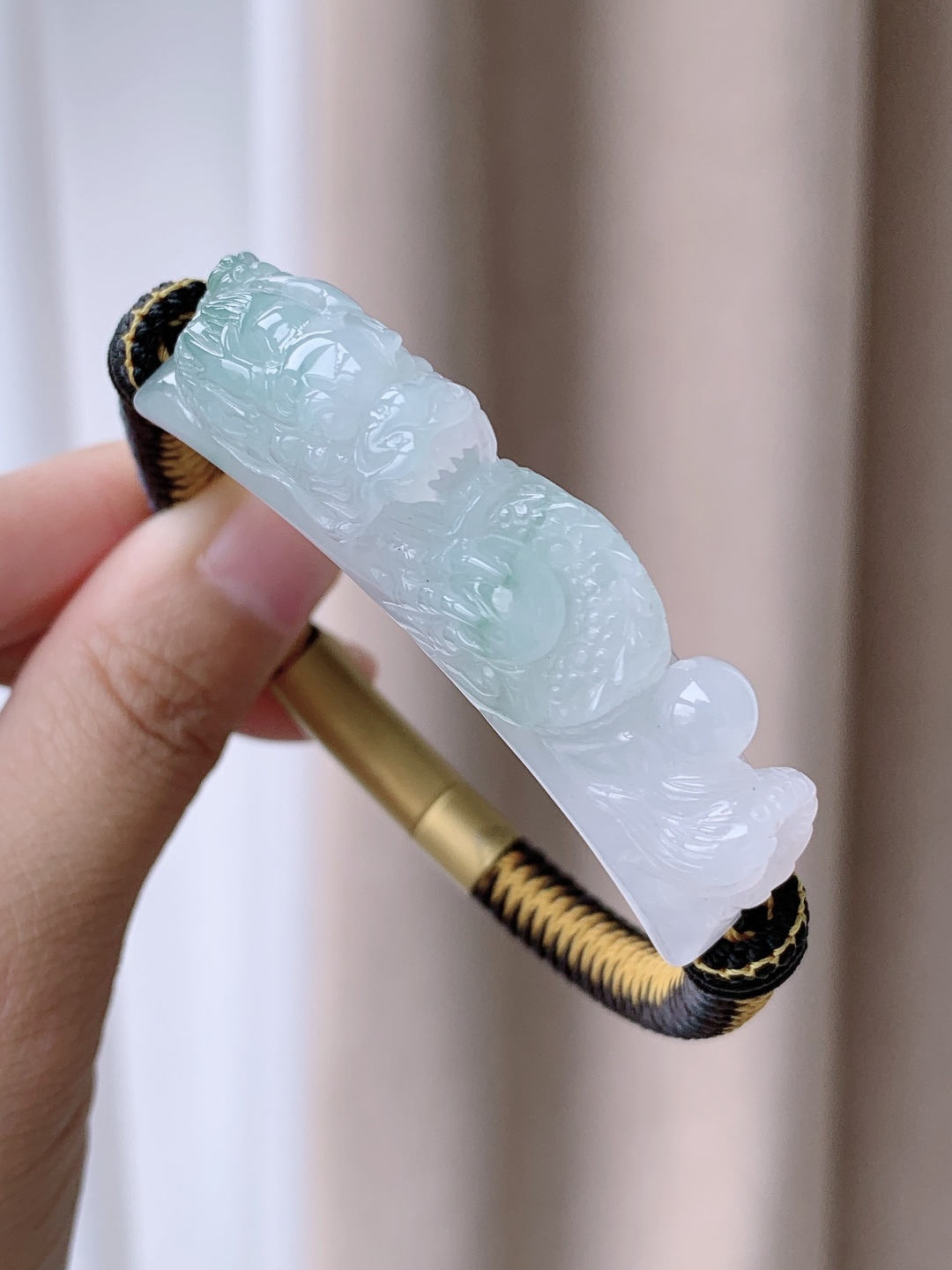 【裸石】冰飘绿花龙牌手牌 【说明】缅甸 性比高 立体 超厚 飘花 【尺寸】58.5-13-15.5 【重量】38.8克