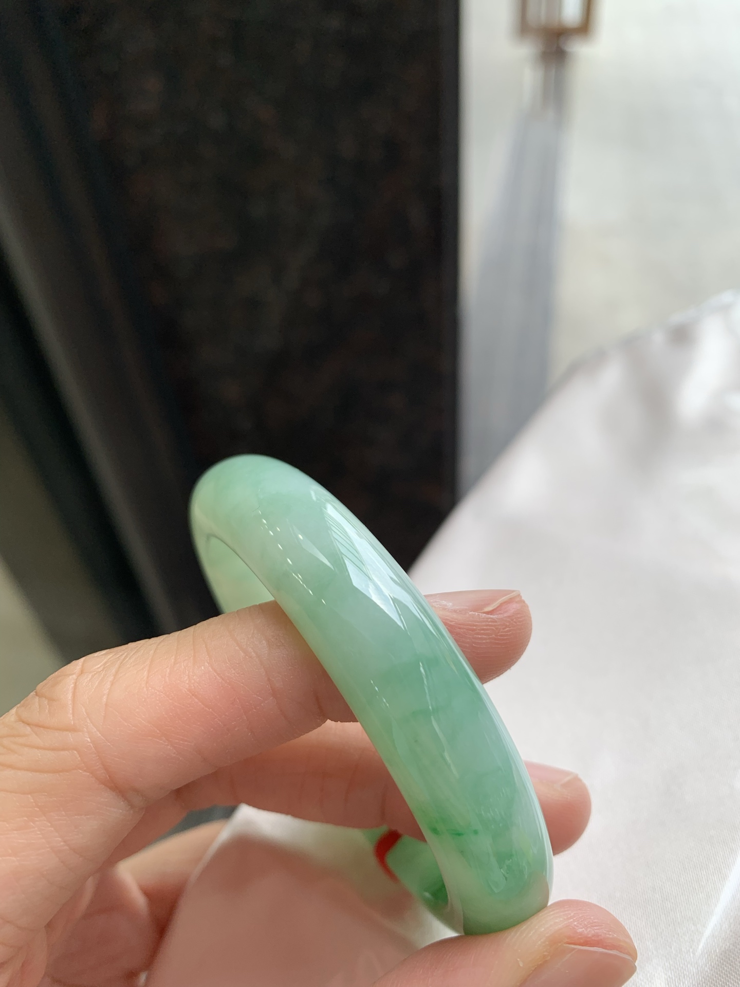 正圈飘绿 微细纹 尺寸：55.2/12.4/8.2 细腻