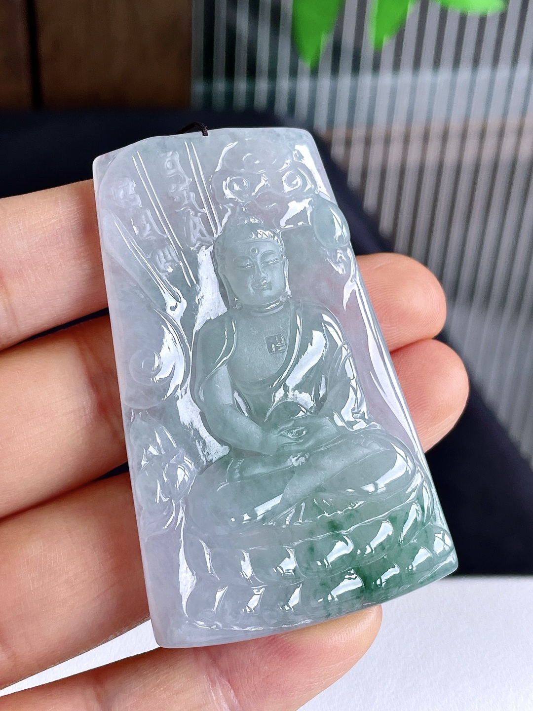 【裸石】冰糯种飘花大日佛牌吊坠 【说明】缅甸 无裂 性比高 厚装 【尺寸】63.6-39.3-6 【重量】34.3克