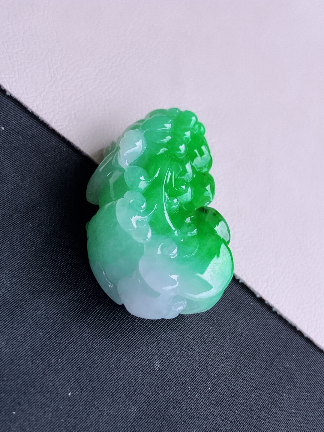️，翠绿貔貅，色美清爽，尺寸36.6/23/12.3/自然光实拍