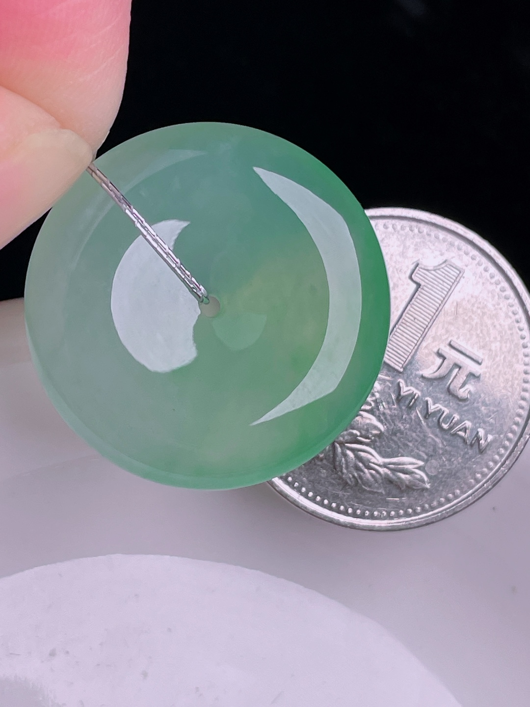 ️飘绿平安扣，老种起光，细底通透，尺寸：26/5.5mm0915