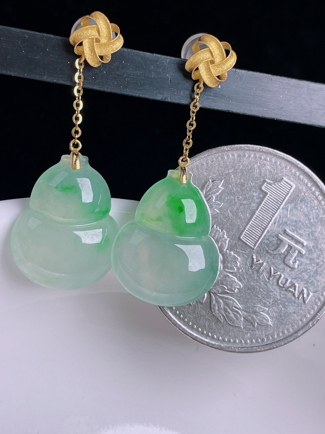 ️飘绿葫芦耳坠，18k镶嵌，老种起光，细底通透，尺寸：31.5裸石16.5/13/3.8mm0915