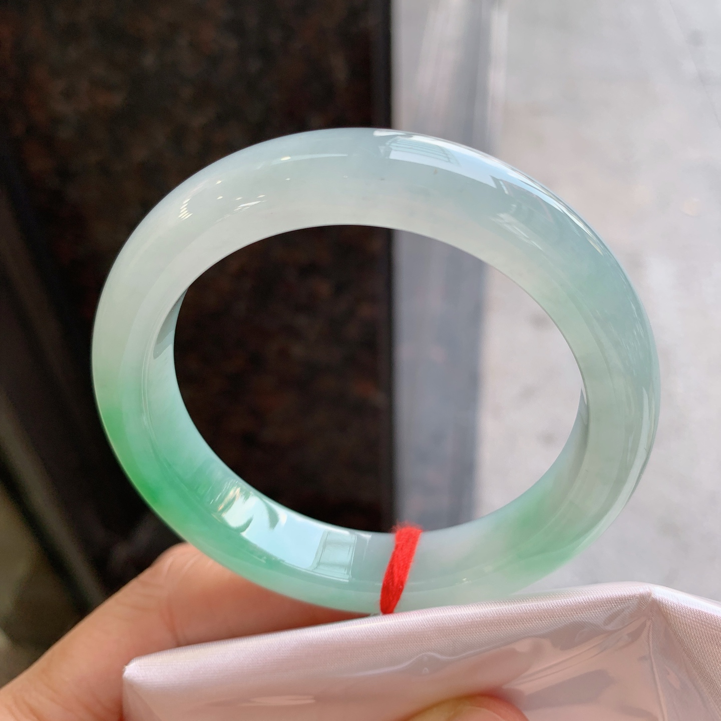 正圈飘绿 微细纹 尺寸：55.2/12/9 细腻