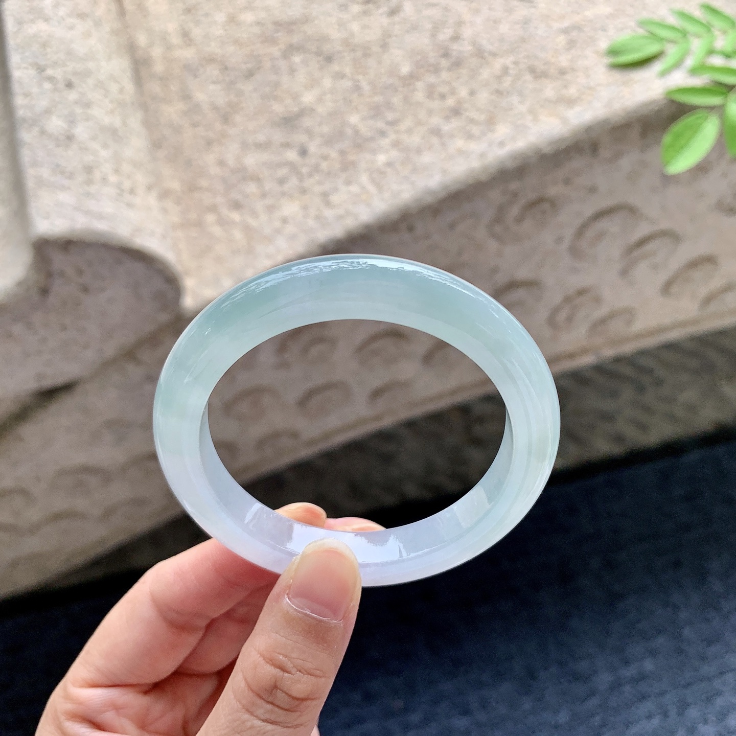 正圈51 52 圈口52.8/9.6/8.4 编码C5091608 糯冰晴绿，水润，种老，细腻，打灯有纹线