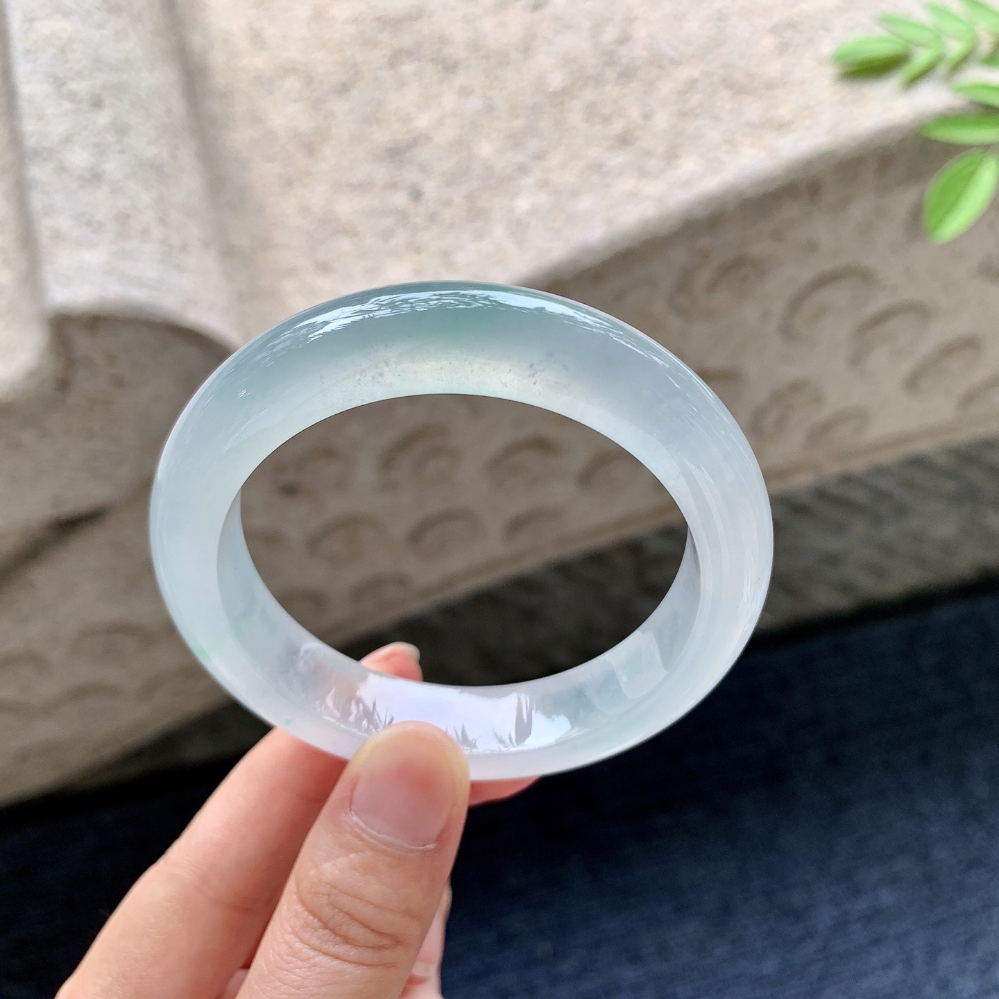 正圈54 55 圈口55/12.3/9 编码G7091631 冰飘绿，水润，种老，细腻，无裂