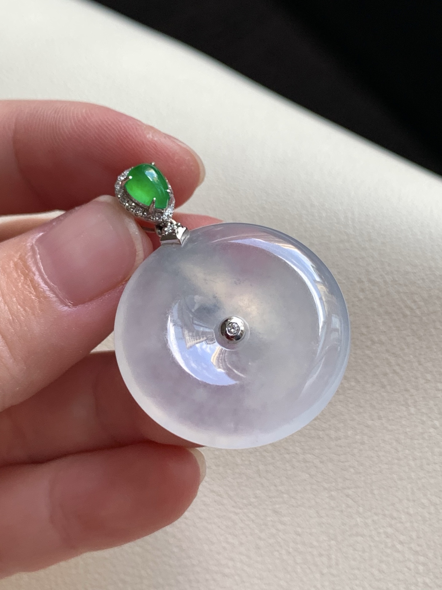 ️【18k金镶嵌平安扣吊坠】冰润水透，种老细腻起荧 尺寸：成品：35*26*6，裸石：26*6,d