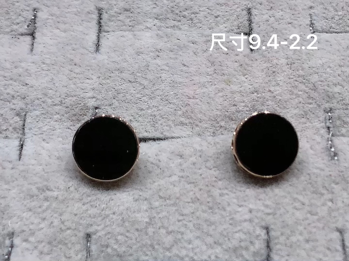 ️ 18K 墨翠圆无事牌耳钉 无裂 尺寸，9.4-2.2