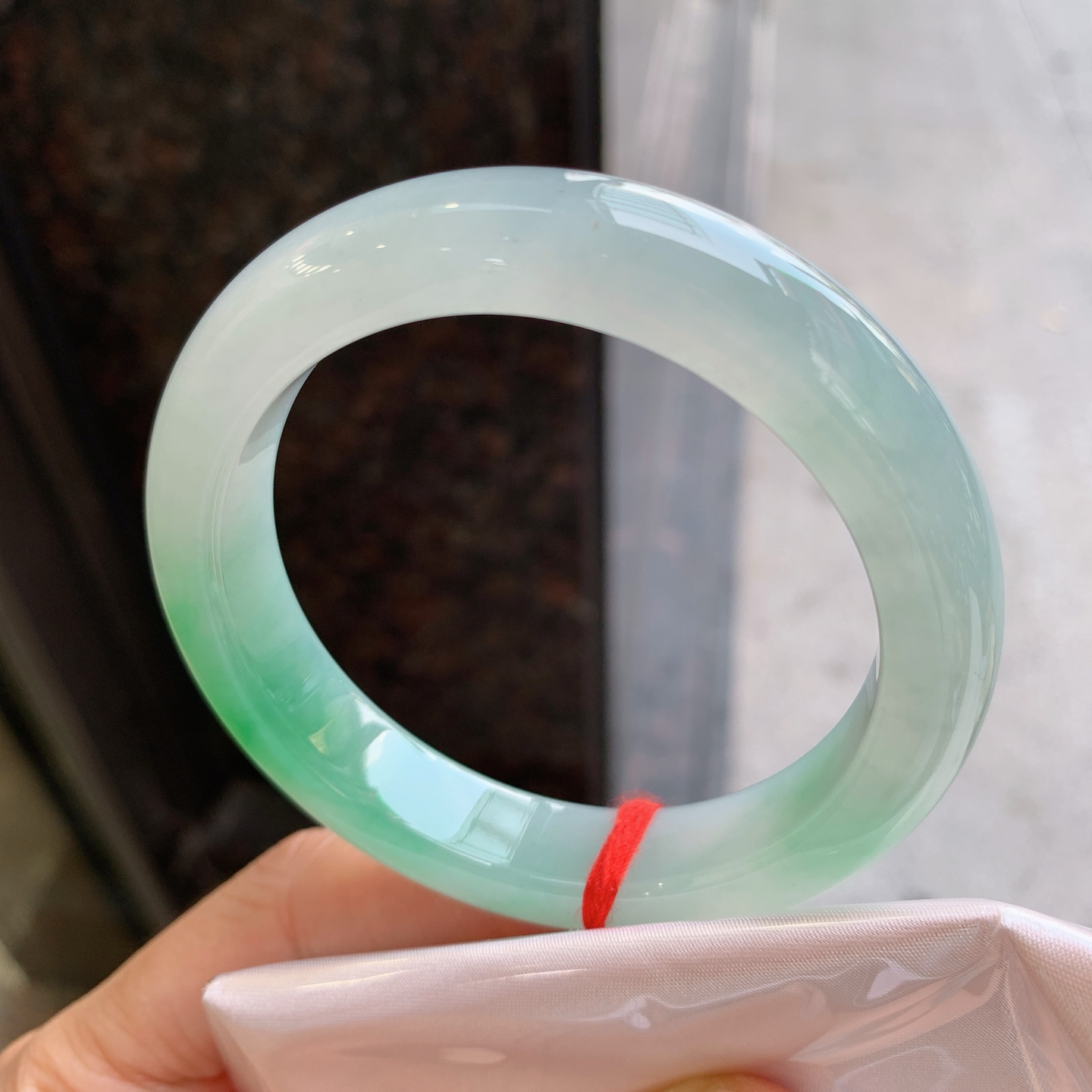 正圈飘绿 微细纹 尺寸：55.2/12/9 细腻