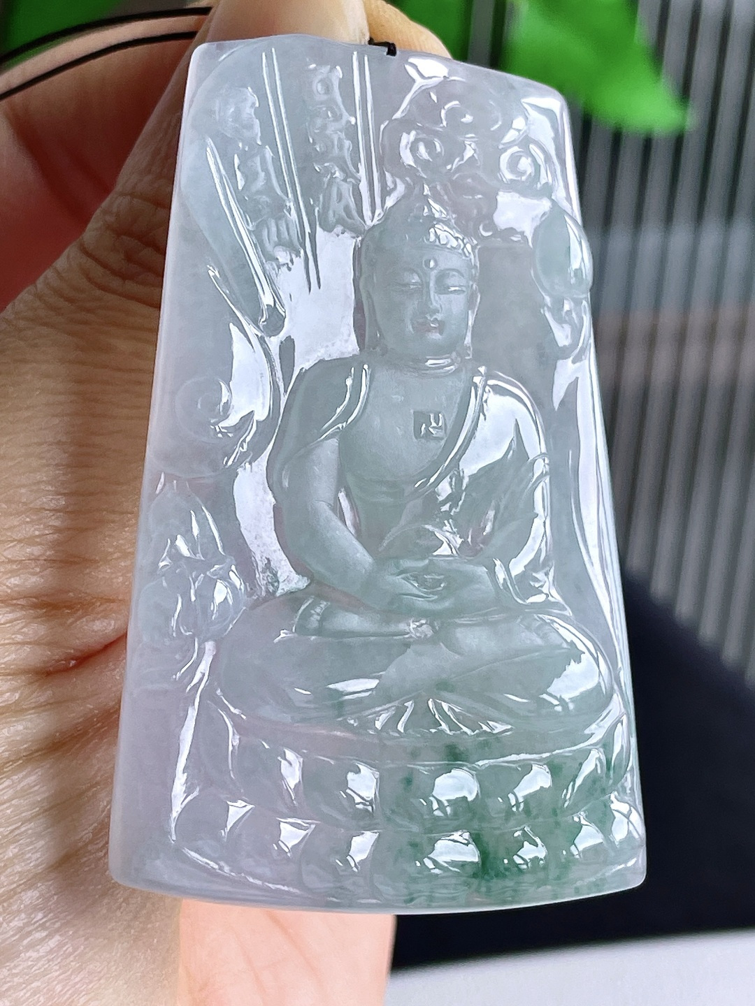 【裸石】冰糯种飘花大日佛牌吊坠 【说明】缅甸 无裂 性比高 厚装 【尺寸】63.6-39.3-6 【重量】34.3克