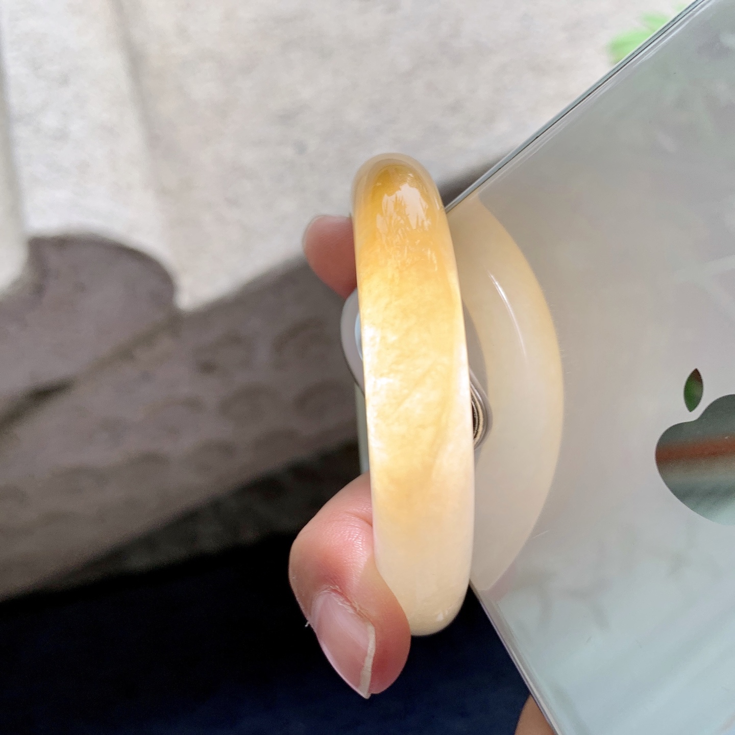 正圈53 54 圈口54/12.3/8.8 编码J7091601 冰糯黄翡，水润，种老，细腻，有棉线