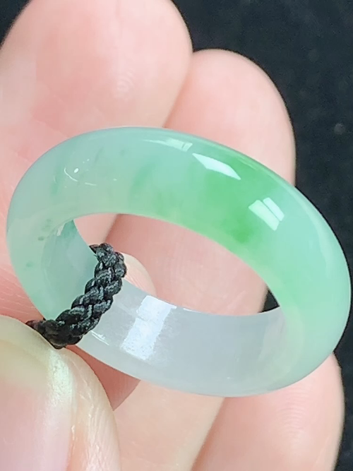 飘绿戒指，无裂，内径尺寸15.7-5.8-3.3mm，10号手寸，j15ybg