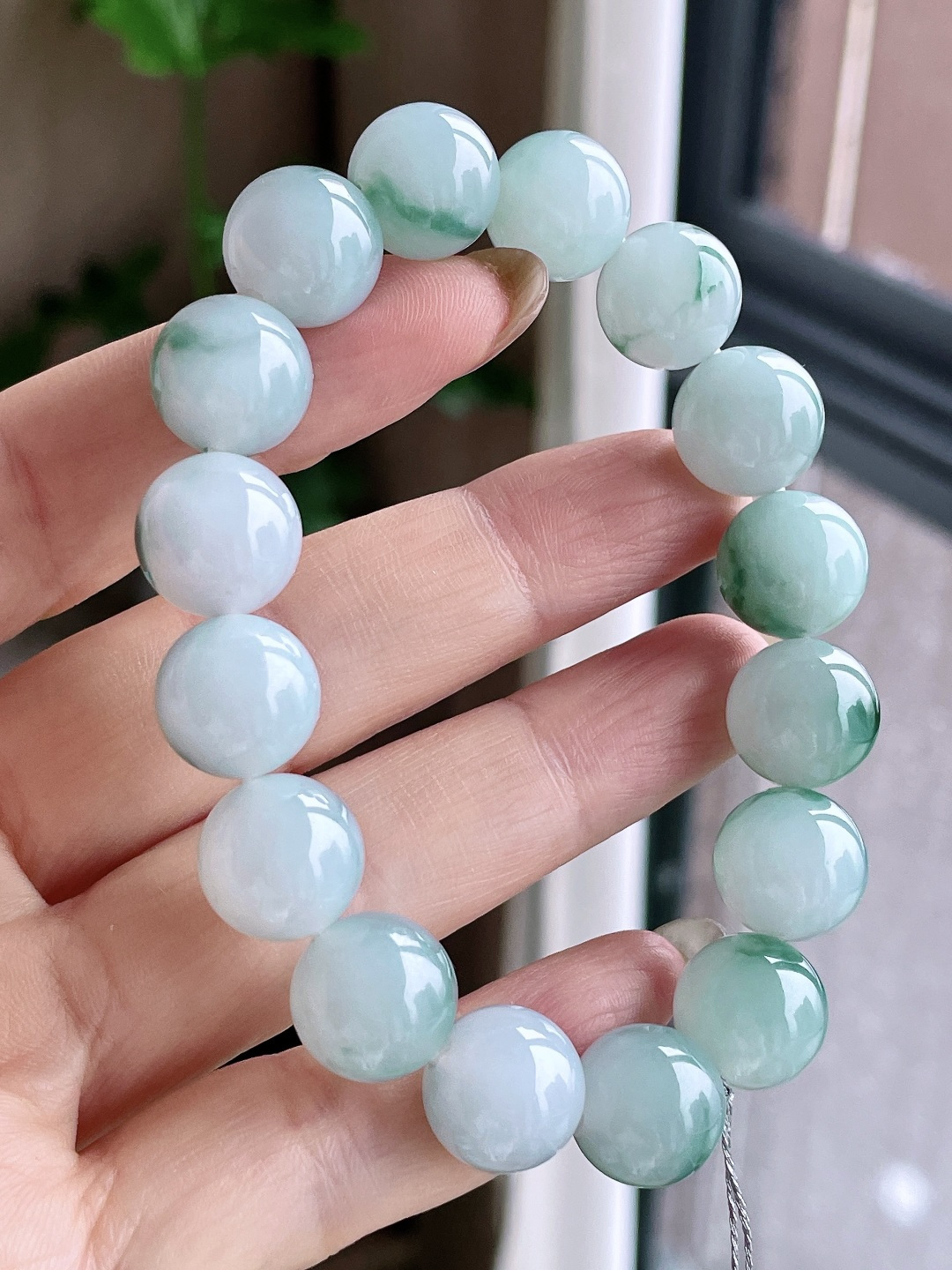 【珠子】糯冰飘花手串圆珠珠子手串 【说明】缅甸 性比高 【尺寸】13mm 【重量】56克