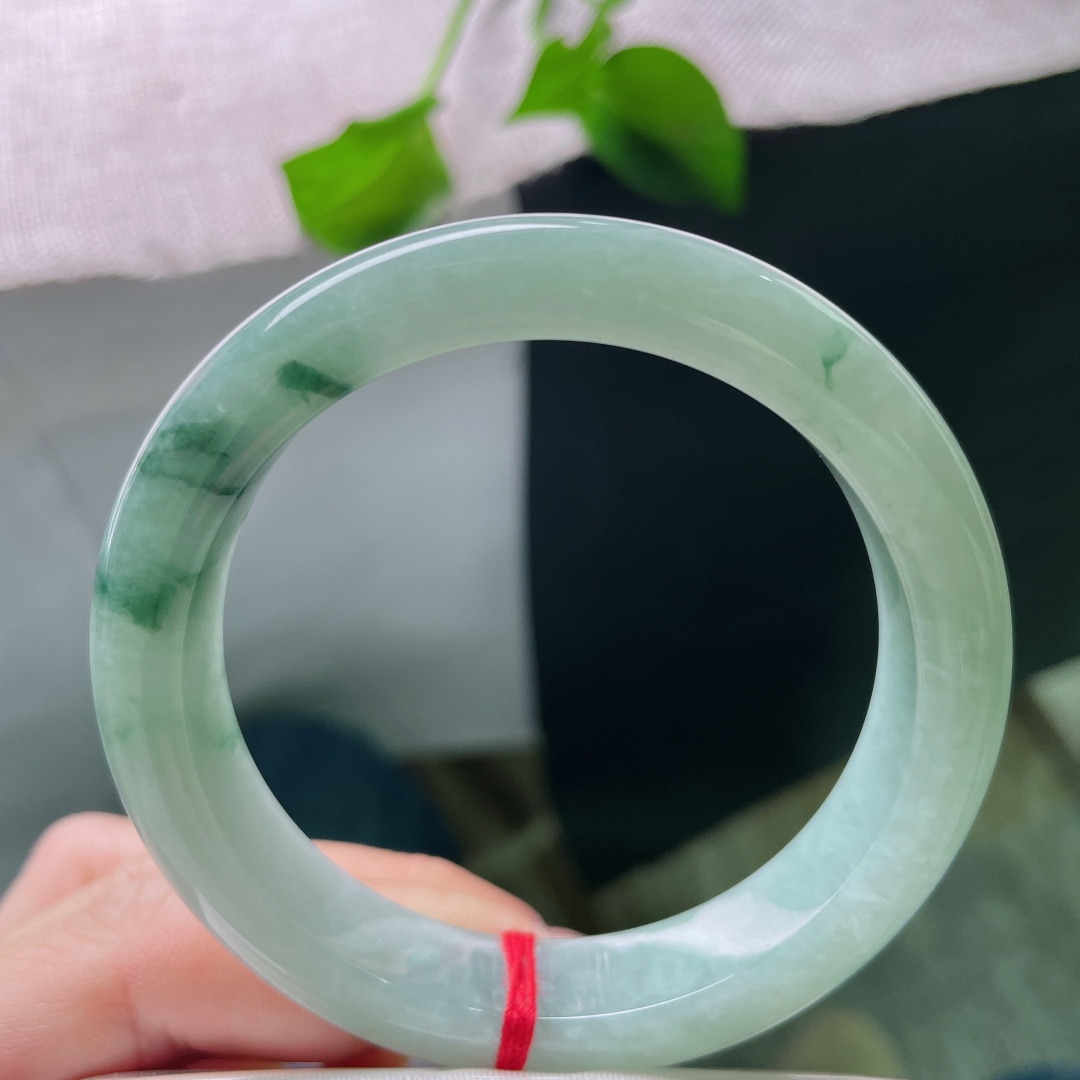 54.2/12/8.3飘花正圈，花在玉中开，光在腕间落，不动声色的感。无裂，ss59162a