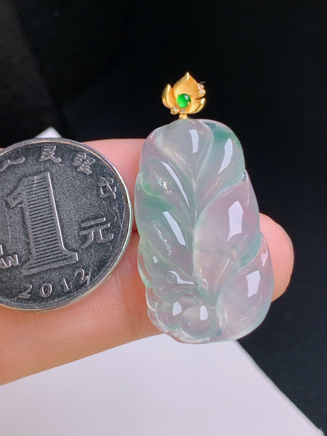 ️ 冰种飘花九尾狐吊坠，冰透起光，线条柔美，灵气十足 裸石30.2-17.6-5.7 整体37.5 530917