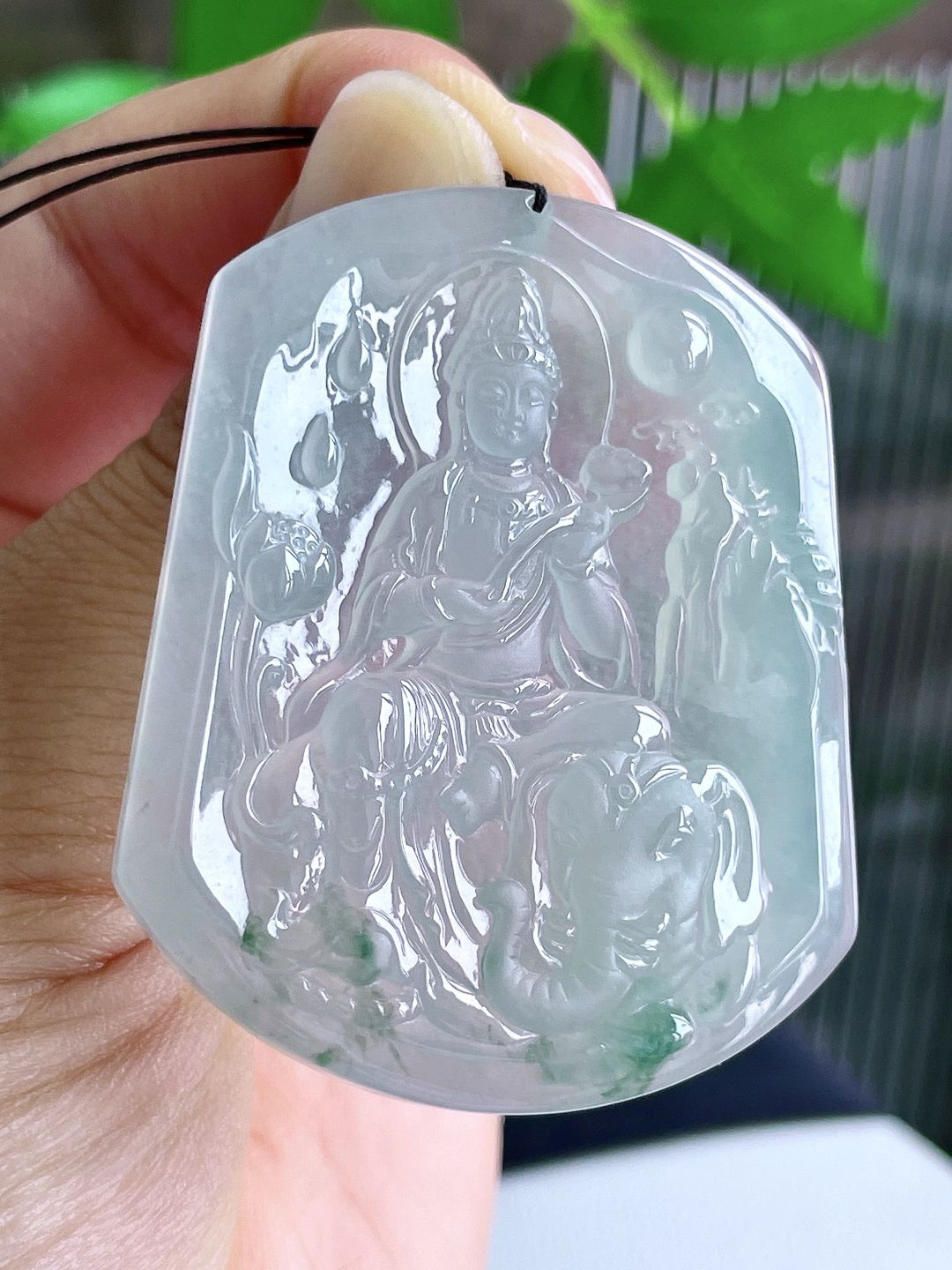 【裸石】冰飘花普贤观音牌吊坠 【说明】缅甸 无裂 性比高 厚装 【尺寸】53-42.5-6 【重量】28克