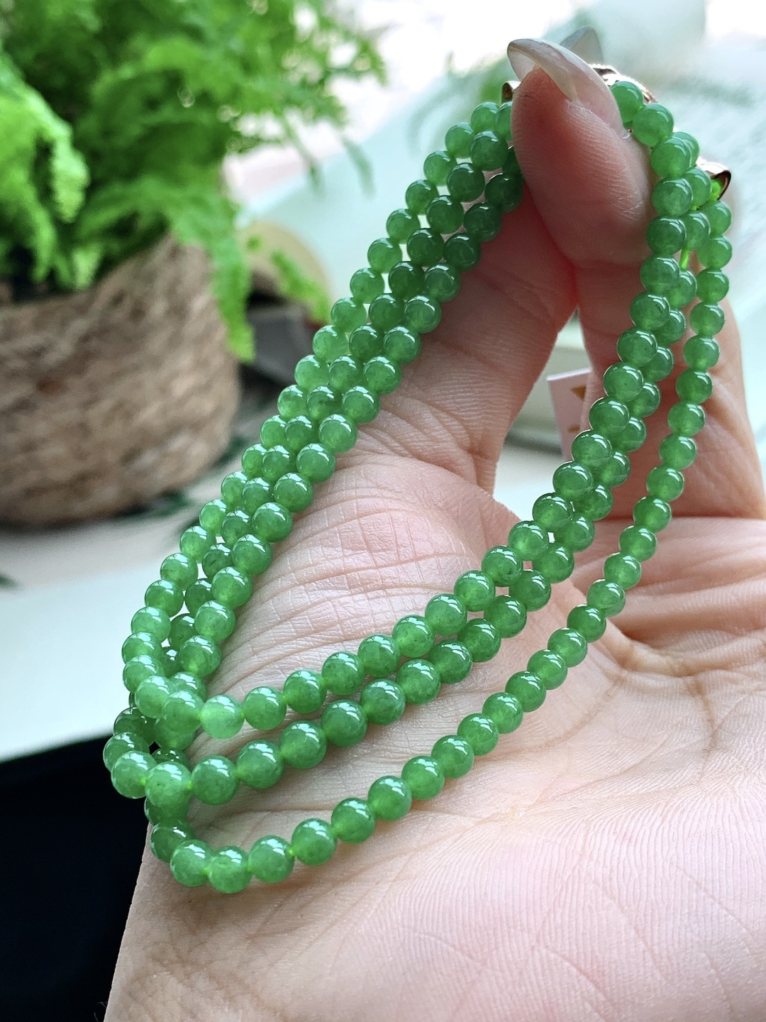 【珠子】️阳绿珠链圆珠子珠链 【说明】缅甸 性比高 【尺寸】3.7-4.3，31cm 【重量】19