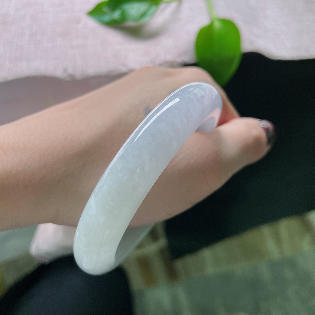 56.7/12.3/9.1，淡春彩正圈，当淡绿的新芽遇见淡紫的薄雾，便在腕间开出了一个最温柔的梦。无裂，ss59236a