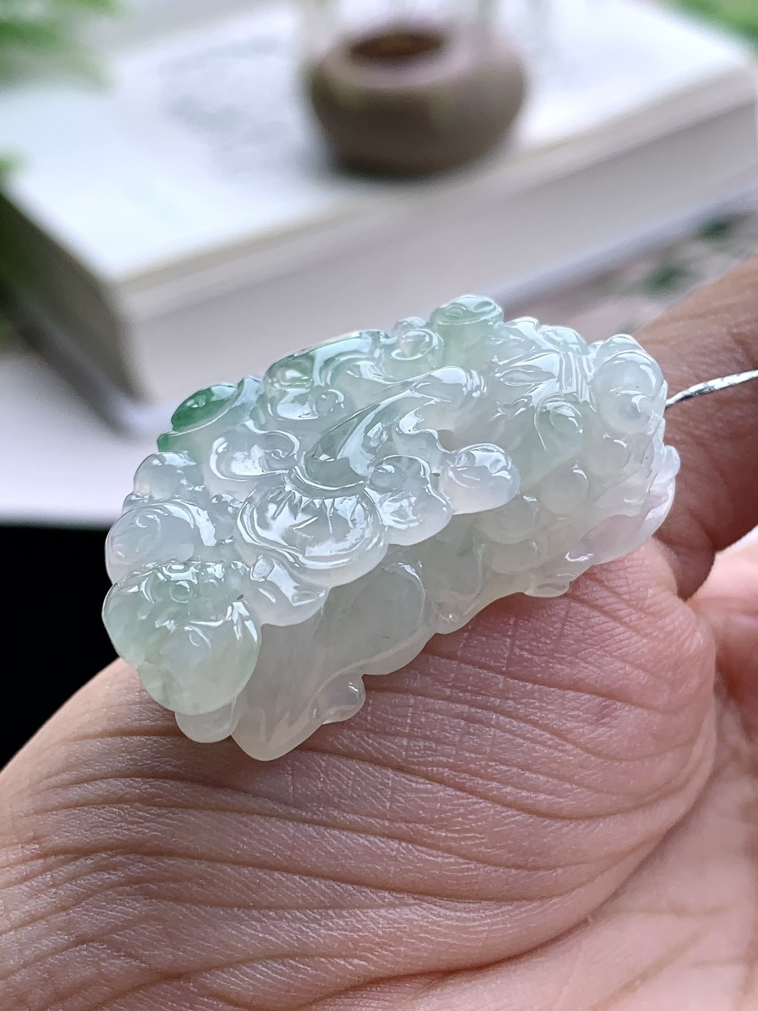 【裸石】️冰糯种飘花貔貅吊坠 【说明】缅甸 性比高 超厚 【尺寸】39.2-21.3-12.5 【重量】20克