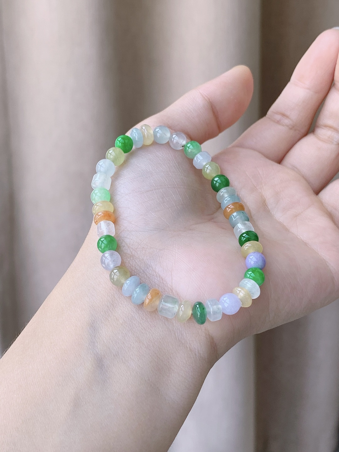 【珠子】冰多宝手串圆珠算盘珠子手串 【说明】缅甸 性比高 【尺寸】6.5-3.6mm 【重量】12克