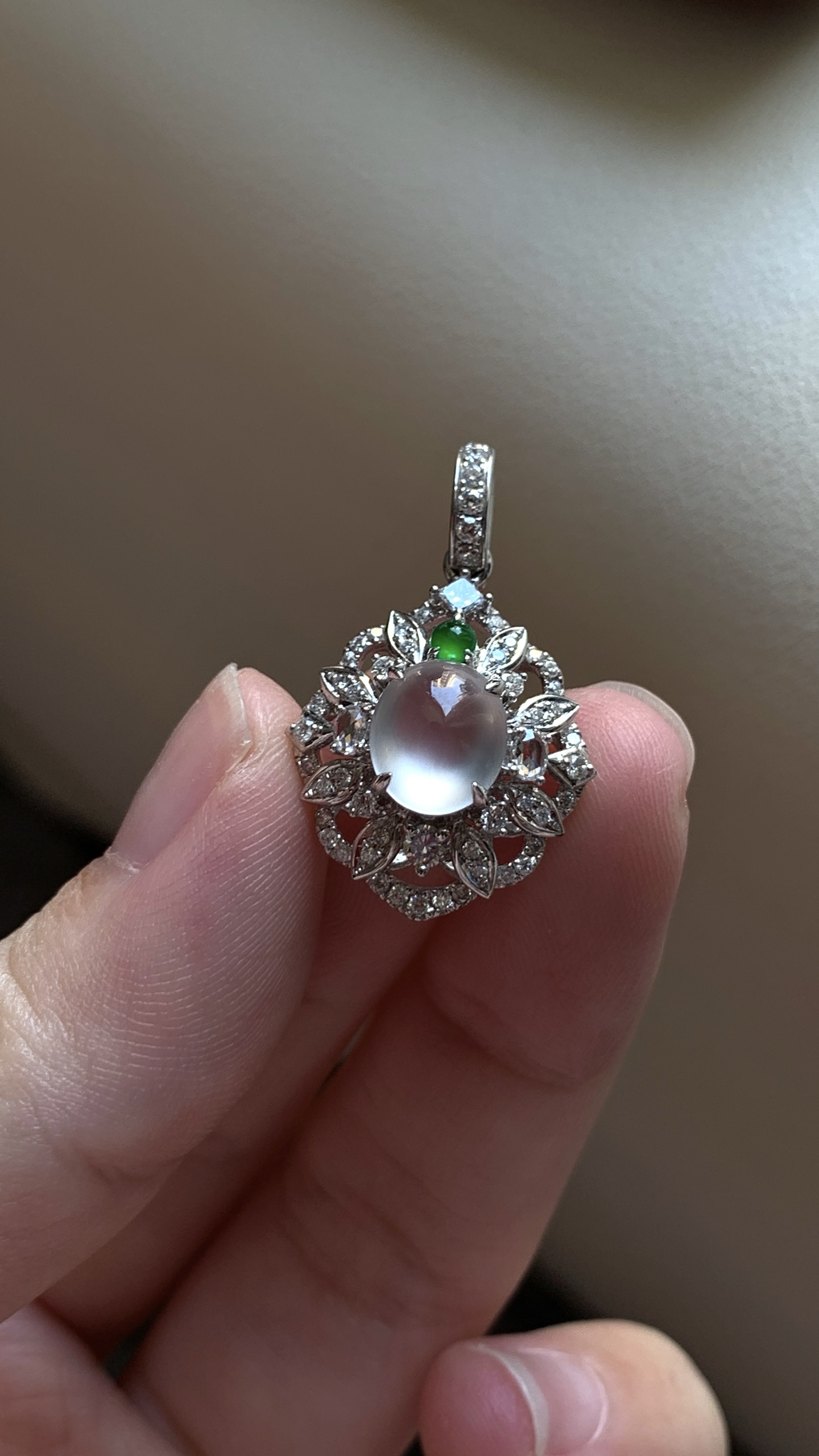 ️ 【18k金镶嵌蛋面吊坠】冰润水透，种老细腻起荧 尺寸：成品；25.7*16.3*11，裸石：7.8*7*2.5,a17916