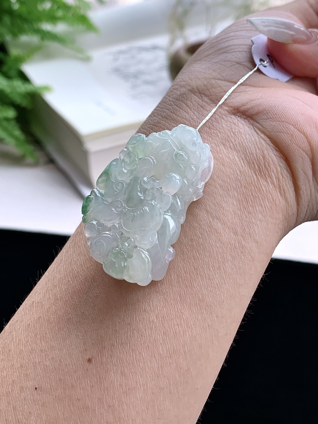 【裸石】️冰糯种飘花貔貅吊坠 【说明】缅甸 性比高 超厚 【尺寸】39.2-21.3-12.5 【重量】20克