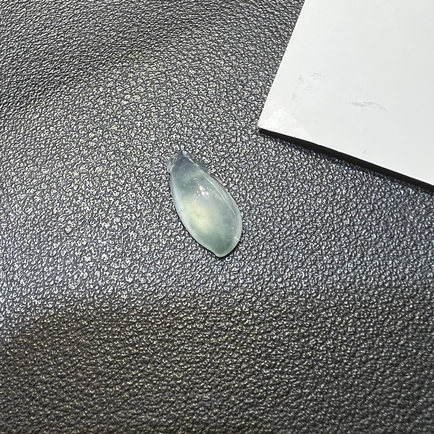 ️冰种起荧光飘绿花翡翠小福瓜裸石天然缅甸A货精品，15.4-7.5-5.1