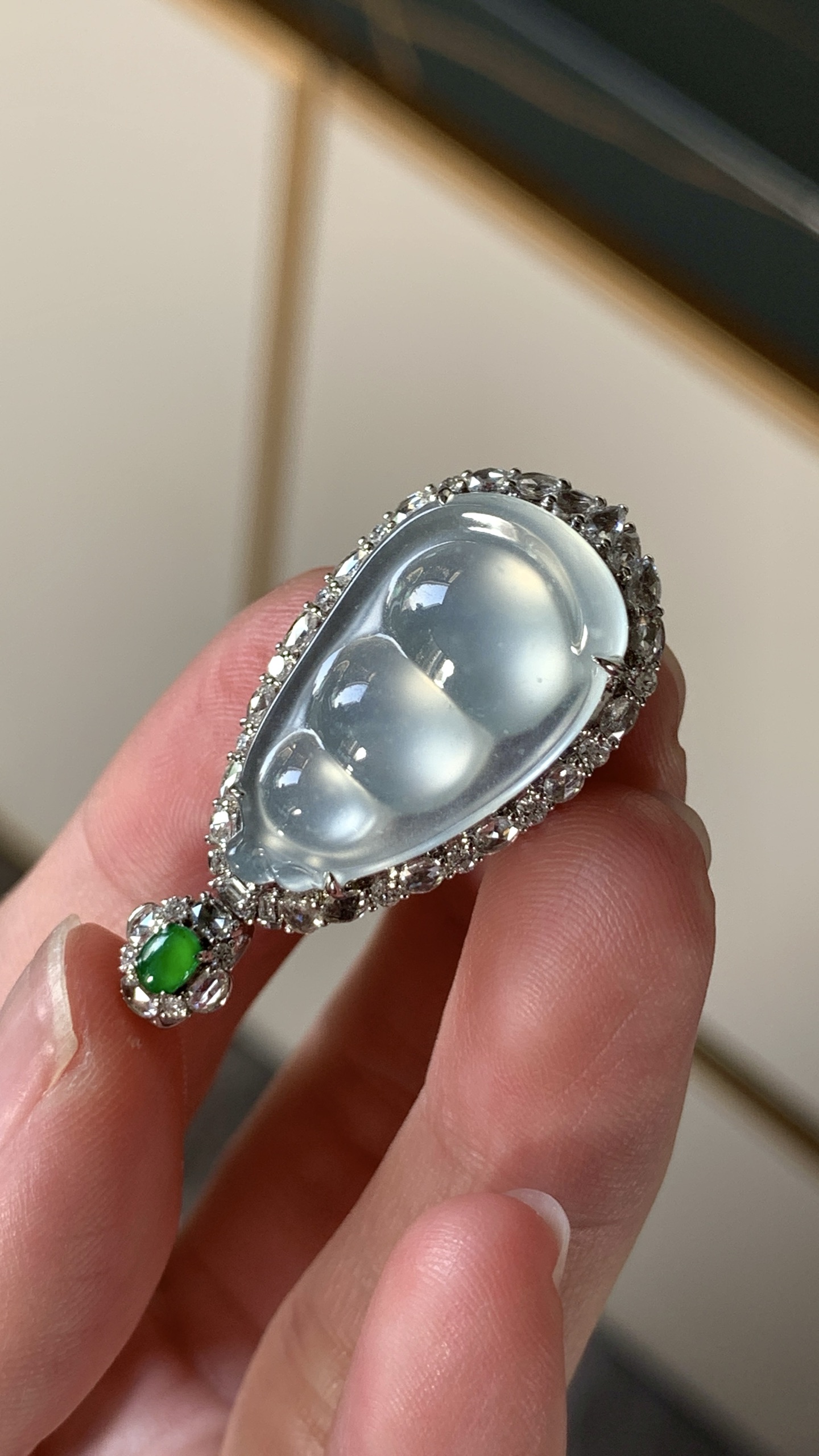 ️ 【18k金镶嵌福豆吊坠】冰润水透，种老细腻起荧 尺寸：成品：33.6*16*10.1，裸石：2