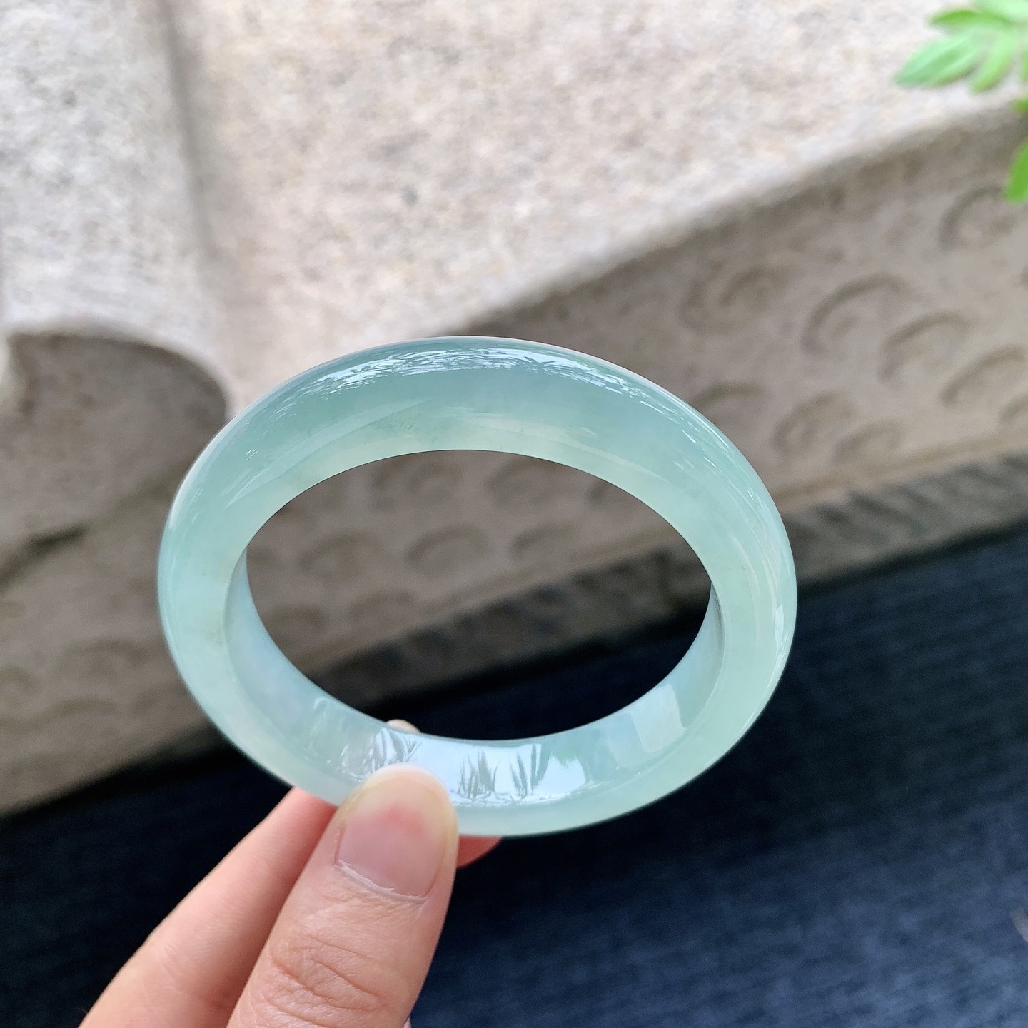 正圈53 54 圈口54.7/11.7/8.8 编码DZ090107 糯冰晴绿，水润，种老，细腻，无裂