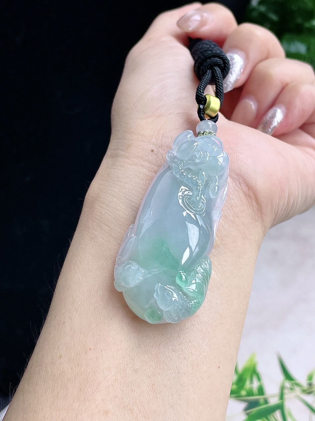 【裸石】冰糯种飘花荷花鱼年年有余吊坠 【说明】缅甸 无裂 性比高 超厚 【尺寸】58.8-27-12.4 【重量】39.6克