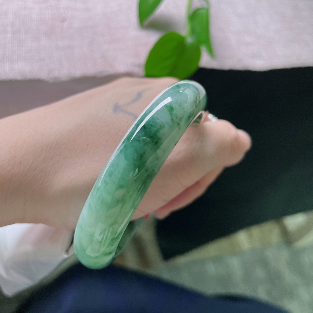 55.8/13/7.8，飘花正圈，满圈花色，是山川湖海落在手腕上的诗。无裂，ss59176a
