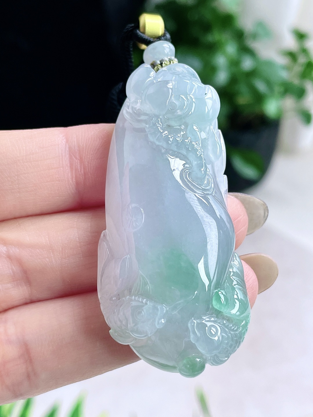 【裸石】冰糯种飘花荷花鱼年年有余吊坠 【说明】缅甸 无裂 性比高 超厚 【尺寸】58.8-27-12.4 【重量】39.6克
