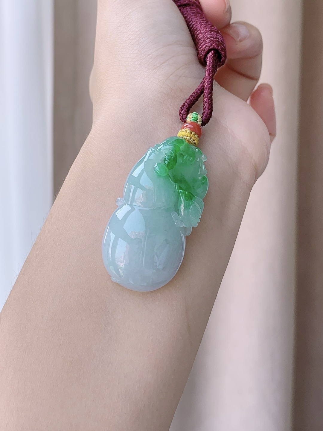 【裸石】冰飘阳绿花葫芦福禄吊坠 【说明】缅甸 性比高 立体 超厚 飘花 【尺寸】44.5-23.3-10.2 【重量】21.2克